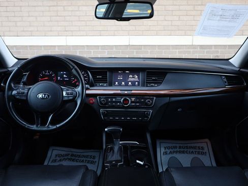 Used 2017 Kia Cadenza Premium FWD image 27