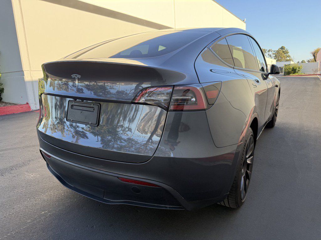 Used 2023 Tesla Model Y Long Range AWD/4WD image 3