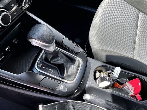 Used 2025 Kia Soul LX w/ LX Technology Package FWD image 17