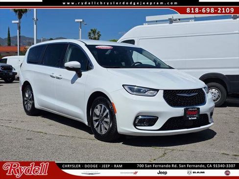 Certified 2023 Chrysler Pacifica Touring-L FWD image 1