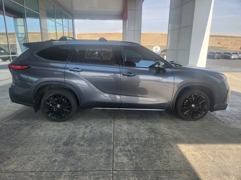 Used 2023 Toyota Highlander XSE AWD/4WD image 13