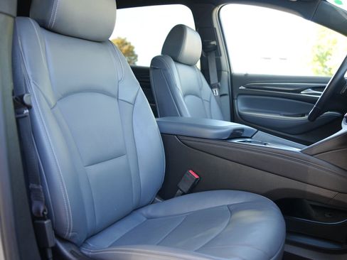 Used 2022 Buick Enclave Essence w/ Sport Touring Edition image 14