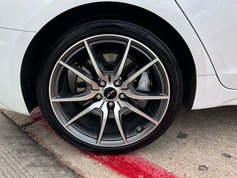 Used 2025 Genesis G70 2.5T image 9