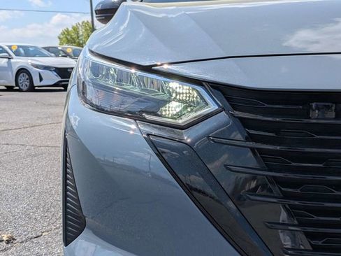 Used 2025 Nissan Sentra SR w/ Midnight Edition image 9