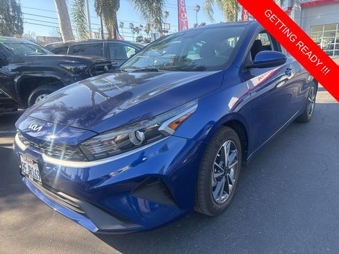 Used 2023 Kia Forte LXS image 2