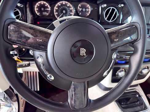 Used 2012 Rolls-Royce Phantom Drophead Coupe image 38