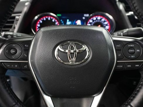 Used 2019 Toyota Camry XSE FWD image 5