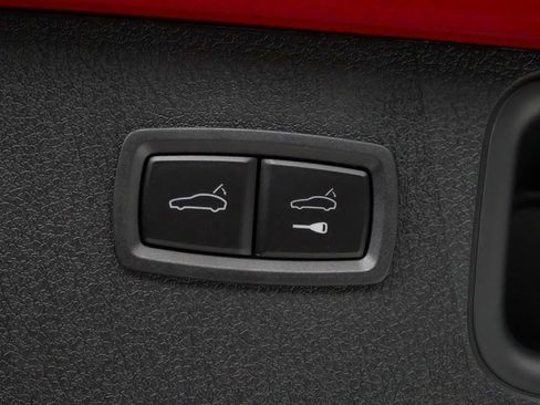 Used 2025 Porsche Macan image 14