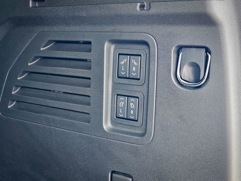 Certified 2026 Buick Enclave Preferred w/ Power Package image 37