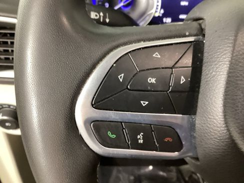 Used 2024 Chrysler Pacifica Touring-L FWD image 22