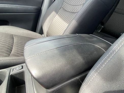 Used 2020 Nissan Rogue S image 27