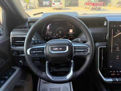 Used 2025 GMC Yukon Elevation w/ Elevation Premium Package image 16