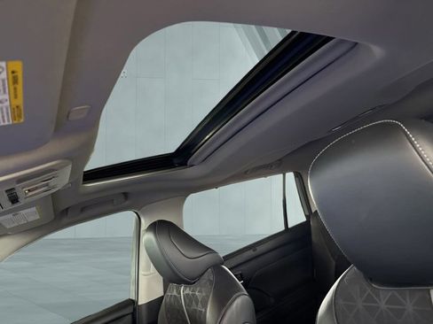 Used 2024 Toyota Highlander XLE image 19