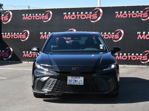 Used 2025 Toyota Camry SE image 2