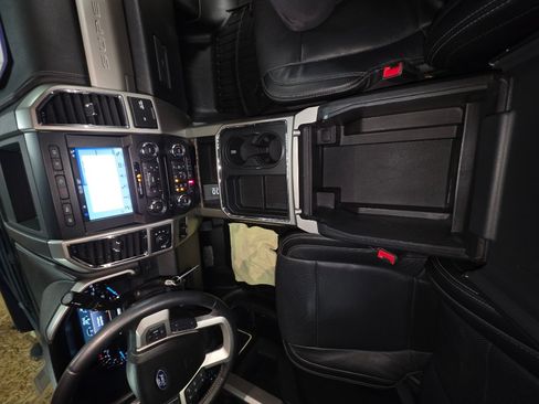 Used 2018 Ford F350 Lariat w/ Tow Technology Bundle image 17