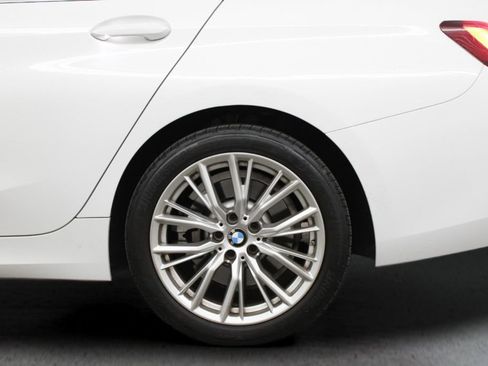 Used 2024 BMW 330i Sedan w/ Convenience Package RWD image 8