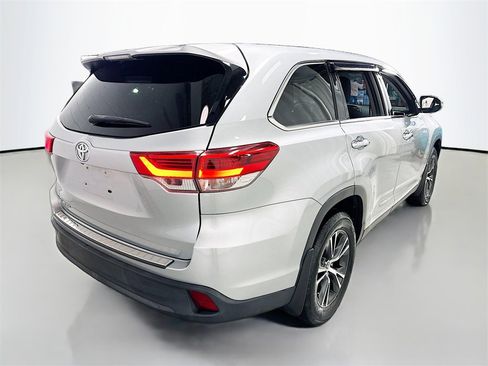 Used 2019 Toyota Highlander LE image 8