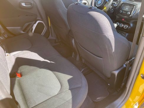 Used 2017 Jeep Renegade Latitude AWD/4WD image 22