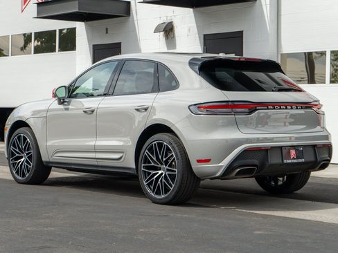 Used 2025 Porsche Macan AWD/4WD image 55