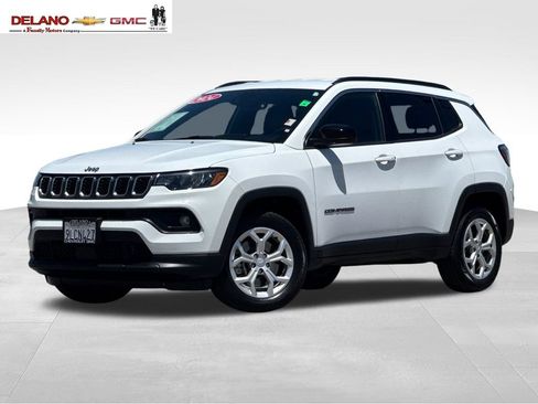 Used 2024 Jeep Compass Latitude AWD/4WD image 1