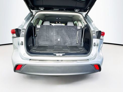 Used 2023 Toyota Highlander LE image 26