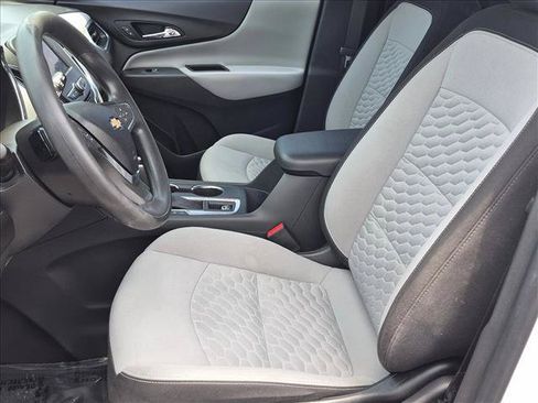 Used 2021 Chevrolet Equinox LS FWD image 15