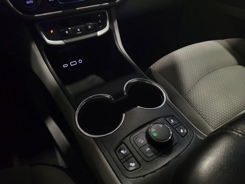 Used 2023 GMC Terrain SLE w/ Driver Convenience Package image 26