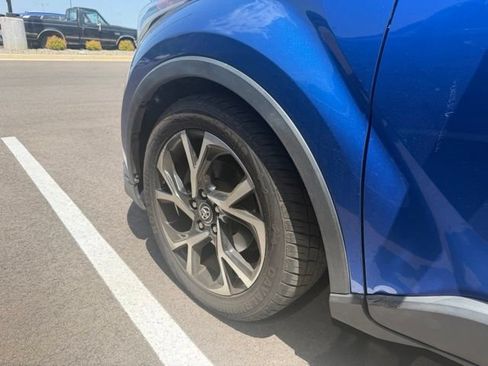 Used 2019 Toyota C-HR XLE FWD image 8