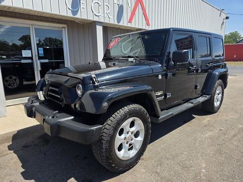 Used 2013 Jeep Wrangler Unlimited Sahara w/ Connectivity Group AWD/4WD image 4