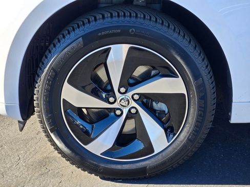 Used 2025 Jaguar F-PACE R-Dynamic S image 9