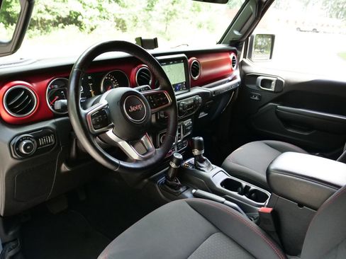 Used 2019 Jeep Wrangler Rubicon AWD/4WD image 2