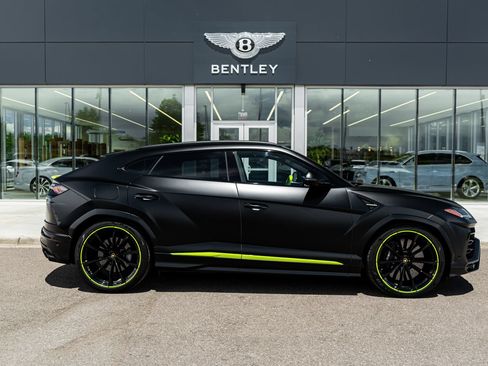 Used 2022 Lamborghini Urus AWD/4WD image 14