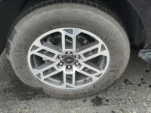 Used 2025 Ford Expedition Active image 33