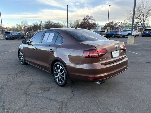 Used 2017 Volkswagen Jetta SE image 5