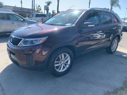 Used 2014 Kia Sorento LX FWD image 2