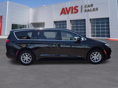 Used 2025 Chrysler Pacifica Select FWD image 5