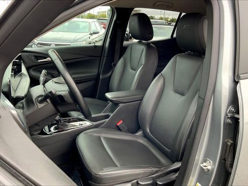 Used 2024 Buick Encore GX Sport Touring image 8