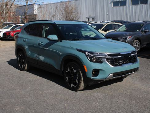 Used 2024 Kia Seltos EX AWD/4WD image 3
