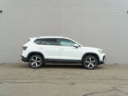 Used 2025 Volkswagen Taos SEL AWD/4WD image 8