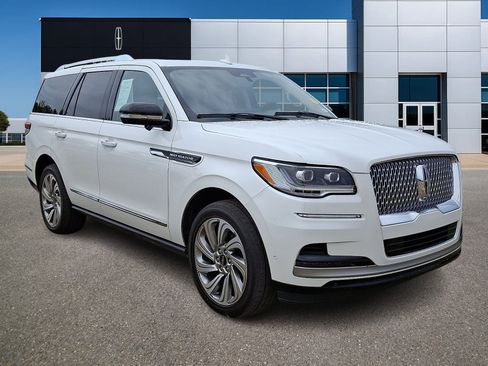 Used 2023 Lincoln Navigator Reserve AWD/4WD image 1