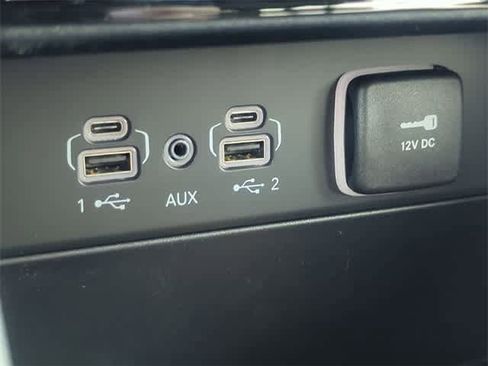 Used 2025 Jeep Grand Cherokee Laredo image 30