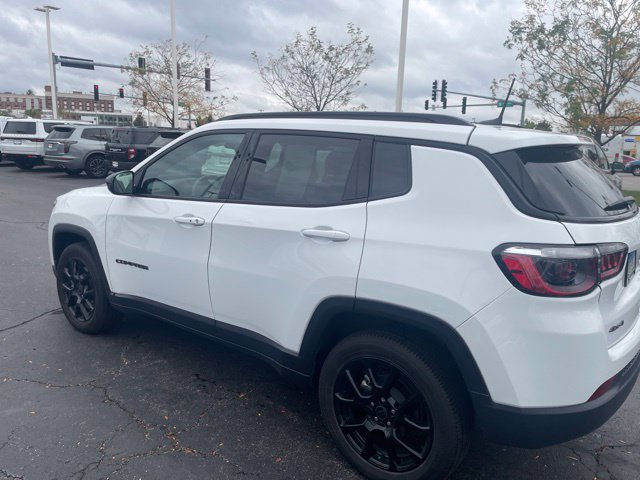 Used 2026 Jeep Compass Latitude AWD/4WD image 3