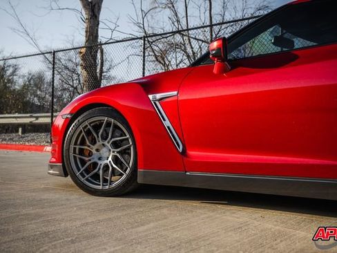 Used 2015 Nissan GT-R Premium image 60