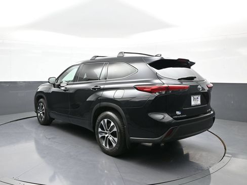 Certified 2020 Toyota Highlander XLE AWD/4WD image 8