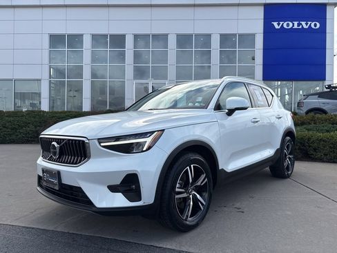 Certified 2023 Volvo XC40 B5 Plus w/ Protection Package AWD/4WD image 49
