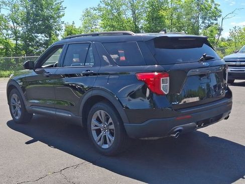 Used 2022 Ford Explorer XLT w/ Equipment Group 202A AWD/4WD image 9