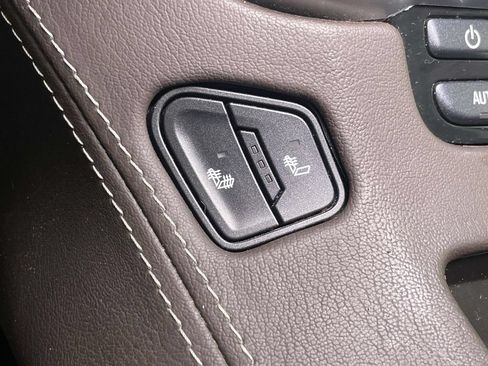 Used 2020 Chevrolet Suburban LT AWD/4WD image 30
