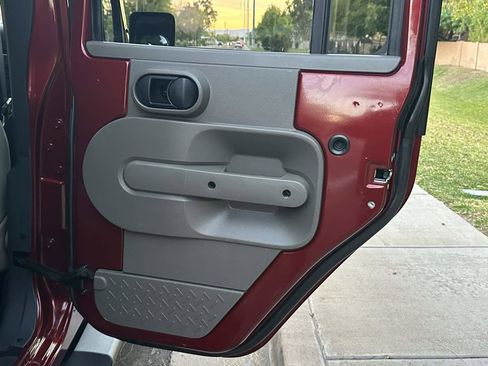 Used 2008 Jeep Wrangler Unlimited Sahara w/ Dual Top Group image 34