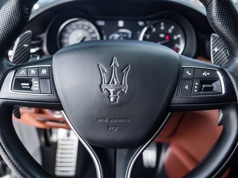 Certified 2022 Maserati Quattroporte Trofeo image 17