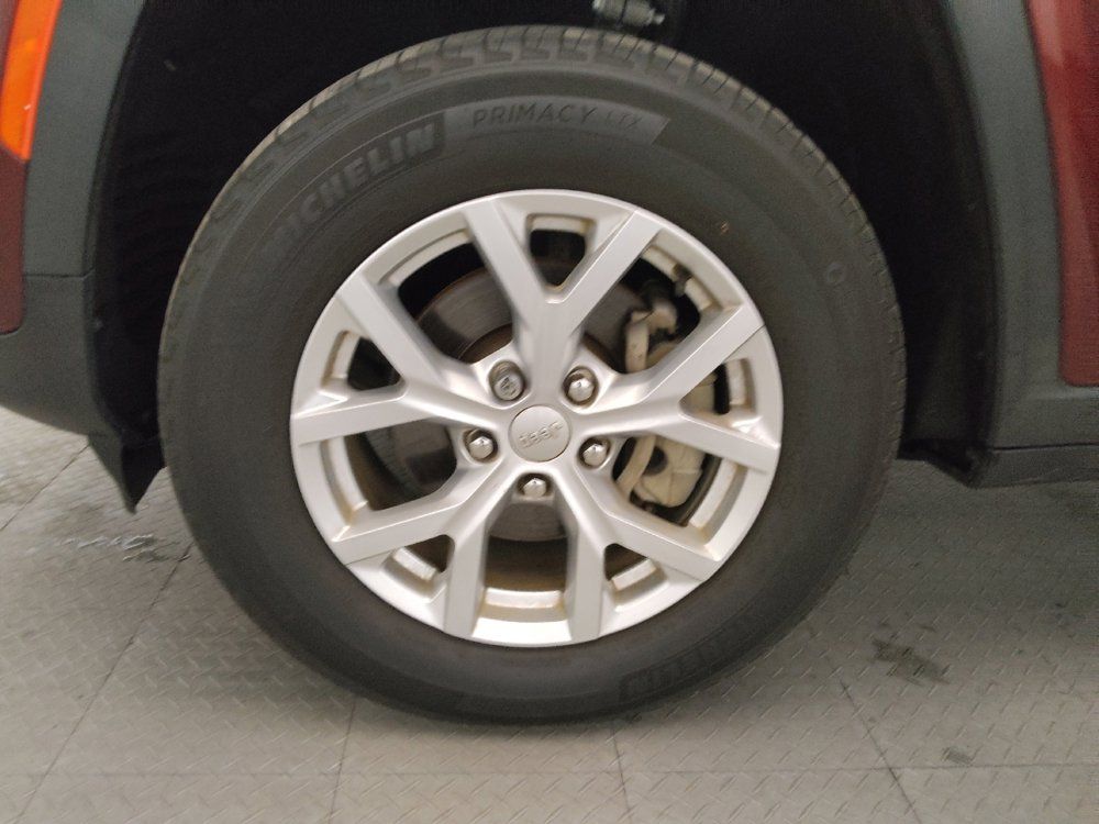 Used 2023 Jeep Grand Cherokee Limited AWD/4WD image 31